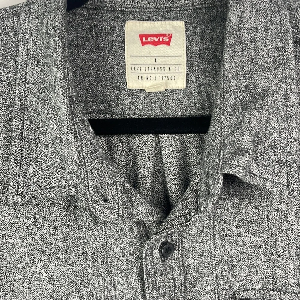 Levi’s grey button down shirt 100 percent cotton in size large - Picture 3 of 7